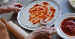 découvrez nos délicieux pizza rolls, des bouchées croustillantes garnies de fromage fondant et de délicieuses sauces. parfaites pour un apéritif ou un encas savoureux, ces petites merveilles allient la tradition de la pizza à une expérience culinaire unique. ne résistez pas à cette tentation gourmande !