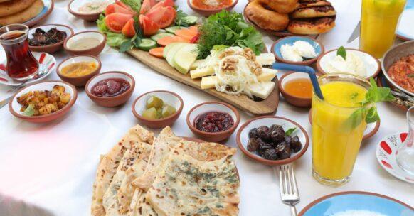 découvrez la recette authentique du tzatziki, une sauce grecque rafraîchissante à base de yaourt, concombre et ail. parfaite pour accompagner des plats méditerranéens ou comme trempette, le tzatziki est un incontournable de la cuisine estivale. apprenez à le préparer facilement chez vous !