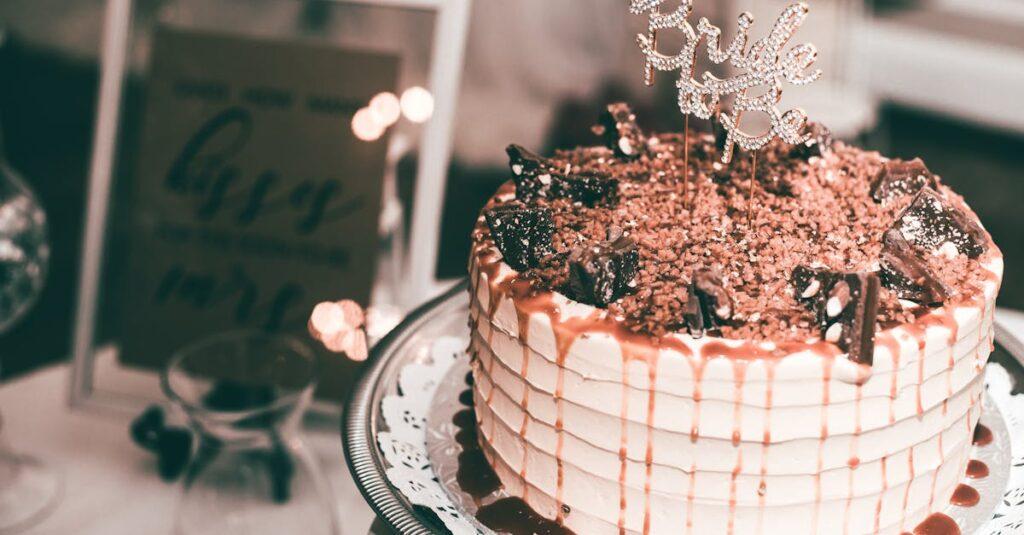 découvrez notre gâteau au chocolat et à la carotte, une délicieuse fusion de saveurs qui ravira vos papilles. ce dessert moelleux, riche en cacao et subtilement relevé par la douceur des carottes, est parfait pour toutes les occasions. faites de chaque bouchée un moment de plaisir gourmand.