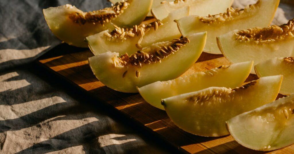 découvrez le melon, un fruit juteux et sucré qui séduit par sa fraîcheur. apprenez les différentes variétés, leurs bienfaits nutritionnels et des astuces pour le déguster. idéal pour vos recettes d'été et vos moments de convivialité!