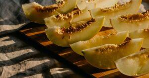 découvrez le melon, un fruit juteux et sucré qui séduit par sa fraîcheur. apprenez les différentes variétés, leurs bienfaits nutritionnels et des astuces pour le déguster. idéal pour vos recettes d'été et vos moments de convivialité!