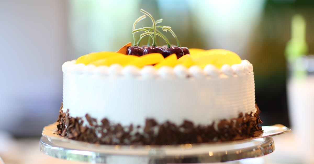 découvrez notre délicieux gâteau au chocolat, un véritable délice pour les amateurs de chocolat. avec sa texture moelleuse et son riche goût chocolaté, ce dessert est parfait pour toutes les occasions. laissez-vous séduire par cette recette irrésistible qui ravira vos papilles!
