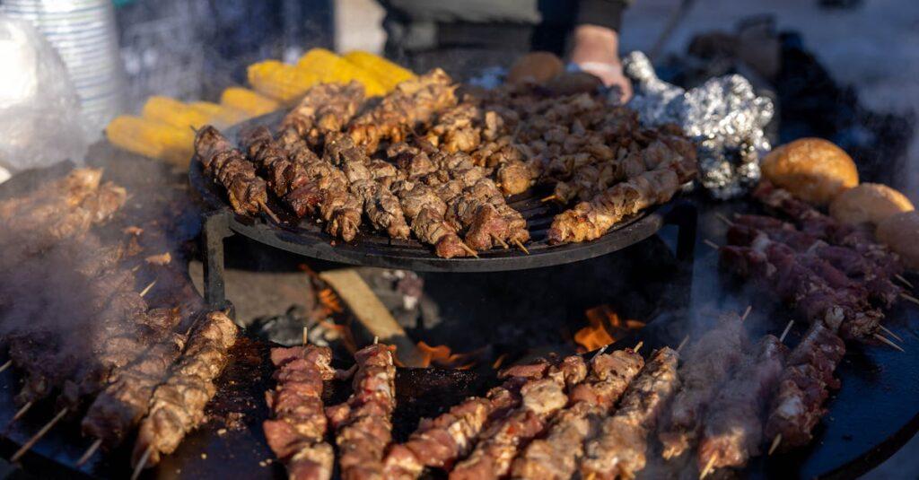 découvrez nos délicieuses brochettes de poulet, mariné et grillé à la perfection, idéales pour vos barbecues et repas en plein air. savourez des saveurs exquises et une texture tendre dans chaque bouchée.