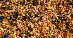 découvrez notre recette de granola fait maison, saine et délicieuse ! préparez un mélange parfait de flocons d'avoine, de fruits secs et de noix, idéal pour un petit déjeuner nutritif ou une collation gourmande. facile à réaliser, cette recette vous permettra de personnaliser votre granola selon vos goûts.