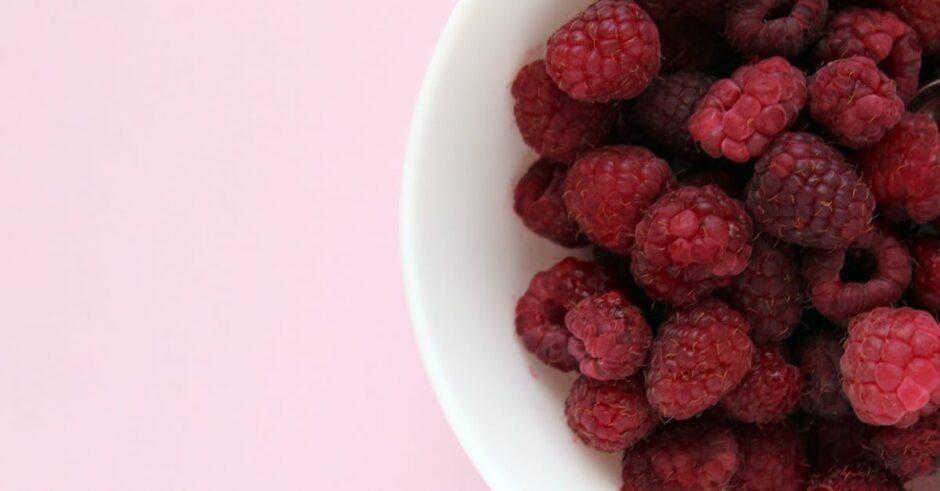 découvrez le délice des framboises : un fruit juteux et riche en saveurs, parfait pour vos desserts, smoothies et recettes saines. apprenez tout sur leurs bienfaits nutritifs et comment les intégrer dans votre alimentation.