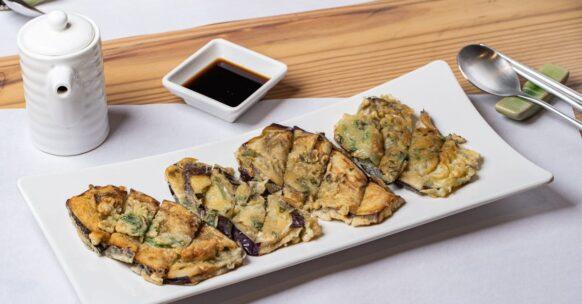 découvrez nos délicieuses beignets d'aubergine croustillants, un en-cas savoureux et croustillant idéal pour toutes les occasions. faciles à préparer, ces fritters d'aubergine sont parfaits pour impressionner vos invités ou savourer lors d'un repas convivial.