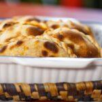 découvrez les empanadas, délicieuses pâtisseries fourrées originaires d'amérique latine. apprenez à les préparer chez vous avec des recettes authentiques et savoureuses, idéales pour tous les goûts. parfaites pour un apéritif, un repas ou un encas, les empanadas raviront vos convives.