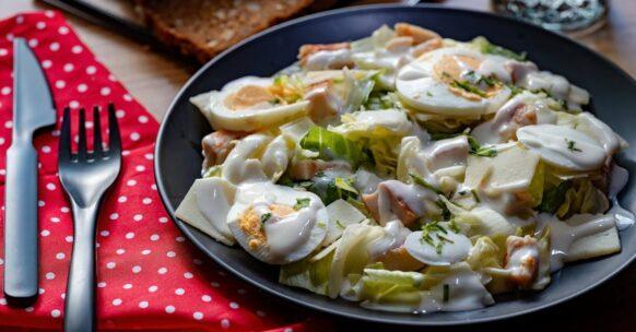 découvrez notre recette de poulet crémeux, un plat savoureux et réconfortant qui ravira vos papilles. facile à préparer, il allie tendreté du poulet et une sauce onctueuse, parfaite pour accompagner des pâtes ou du riz.