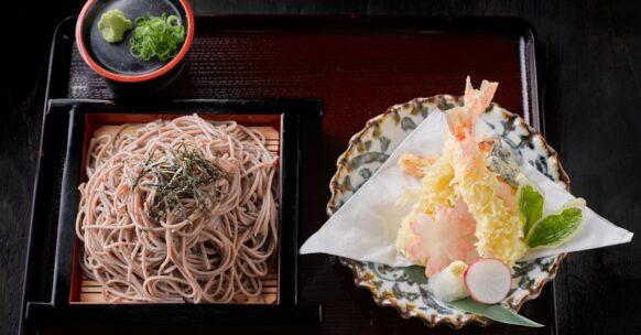 découvrez notre délicieuse recette de nouilles sautées aux crevettes, alliant des saveurs exquises et une préparation rapide. un plat savoureux qui ravira vos papilles, idéal pour un repas en semaine ou une occasion spéciale.