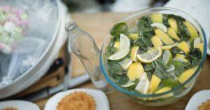découvrez notre délicieuse recette de tarte au citron meringuée, un dessert frais et savoureux alliant une base de pâte croustillante, une garniture au citron acidulée et une meringue légère et dorée. parfaite pour impressionner vos invités ou pour un instant sucré en famille !