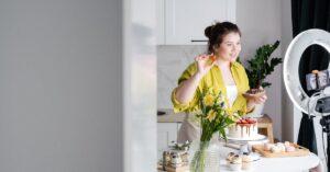 découvrez notre recette légère de gâteau aux carottes, un délice moelleux et sain, parfait pour les amateurs de douceurs. facile à préparer, ce gâteau allie saveurs riches et ingrédients nutritifs, idéal pour une collation gourmande sans culpabilité.