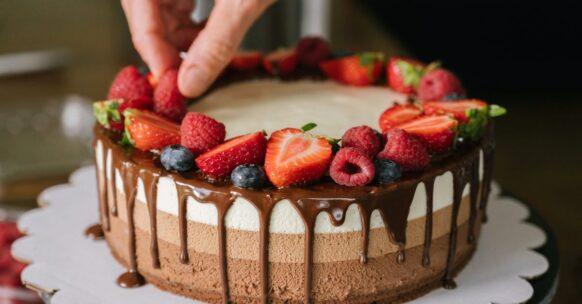 découvrez notre délicieux gâteau au chocolat sans gluten, une douceur irrésistible pour les amateurs de chocolat. parfaitement moelleux et riche en saveurs, il convient à tous, y compris ceux qui suivent un régime sans gluten. faites-vous plaisir sans compromis !