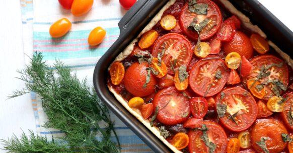 découvrez notre délicieuse tarte aux légumes, un plat savoureux et sain qui met en valeur des légumes frais et de saison. parfaite pour un repas léger ou un dîner convivial, cette tarte est facile à préparer et ravira les papilles des amateurs de cuisine végétale. idéale à servir chaude ou froide, elle est accompagnée d'une salade pour un repas équilibré.