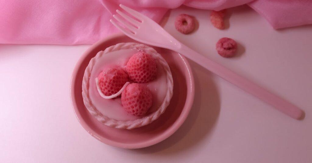 savourez nos délicieuses tartelettes aux fraises, un dessert frais et fruité, parfait pour les amateurs de pâtisserie. avec une croûte croustillante et une garniture onctueuse à base de fraises juteuses, ces tartelettes sont idéales pour toute occasion.