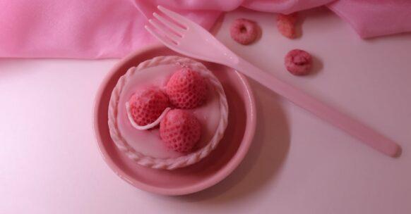savourez nos délicieuses tartelettes aux fraises, un dessert frais et fruité, parfait pour les amateurs de pâtisserie. avec une croûte croustillante et une garniture onctueuse à base de fraises juteuses, ces tartelettes sont idéales pour toute occasion.