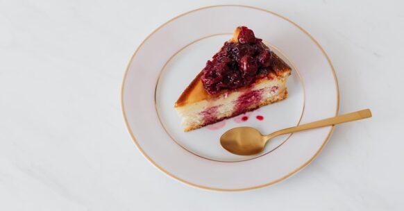 découvrez notre recette irrésistible de cheesecake oreo sans cuisson ! savourez une délicieuse couche crémeuse à base de fromage et de biscuits oreo, le tout sans aucun passage au four. parfait pour les amateurs de douceurs faciles et rapides à préparer, ce dessert saura ravir vos convives à coup sûr.