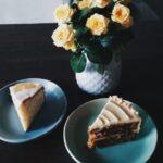 découvrez notre délicieuse recette de carrot cake, un gâteau moelleux et épicé aux carottes, garni d'un crémeux au fromage frais. parfait pour les gourmands en quête d'une douceur originale et savoureuse, ce dessert régalera vos papilles à chaque bouchée.