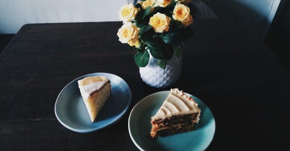 découvrez notre délicieuse recette de carrot cake, un gâteau moelleux et épicé aux carottes, garni d'un crémeux au fromage frais. parfait pour les gourmands en quête d'une douceur originale et savoureuse, ce dessert régalera vos papilles à chaque bouchée.