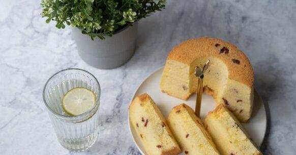 découvrez notre délicieux gâteau au citron, une recette irrésistible qui allie fraîcheur et douceur. parfait pour les amateurs de desserts fruités, ce lemon cake moelleux saura égayer vos goûters et célébrations. préparez-vous à savourer chaque bouchée de cette gourmandise rafraîchissante!