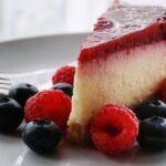 découvrez notre irrésistible gâteau aux fraises, un délice sucré alliant la fraîcheur des fraises juteuses à une texture moelleuse. parfait pour toutes les occasions, ce dessert savoureux ajoutera une touche fruitée à vos célébrations.
