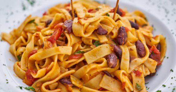 découvrez l'univers savoureux des pâtes avec nos recettes authentiques et variées. que vous soyez fan de spaghetti, tagliatelles ou raviolis, apprenez à préparer des plats qui raviront vos papilles et épateront vos convives.