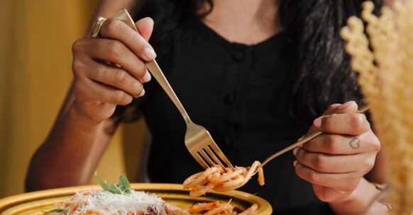 découvrez la recette authentique de la sauce bolognaise, un délice de la cuisine italienne. apprenez à préparer ce plat savoureux avec des ingrédients frais et savoureux, idéal pour vos repas en famille ou entre amis.