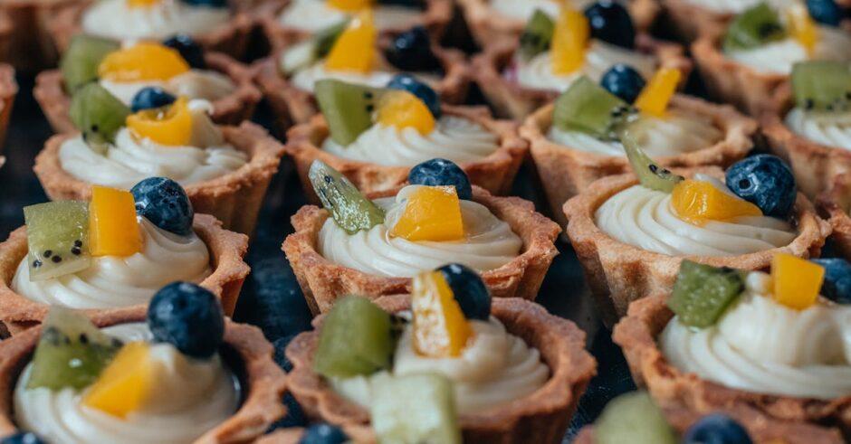 découvrez nos délicieuses tartlets, de petites gourmandises sucrées ou salées, idéales pour toutes vos occasions. parfaites en apéritif, en dessert ou comme en-cas, nos tartlets allient fraîcheur et créativité pour régaler vos papilles.