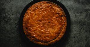 découvrez notre délicieuse recette de carrot cake, un gâteau moelleux à la carotte, subtilement épicé et recouvert d'un velouté au cream cheese. parfait pour les amateurs de douceurs réconfortantes et de saveurs authentiques, ce dessert ravira vos papilles lors de toutes vos occasions.