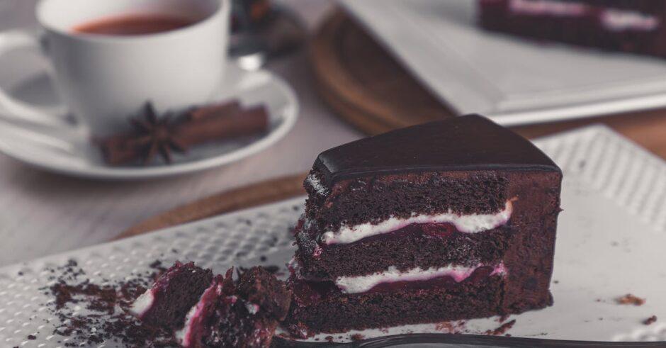 découvrez notre recette irrésistible de gâteau au chocolat, alliant moelleux et intensité. parfait pour toutes les occasions, ce délice chocolaté ravira vos papilles et émerveillera vos invités. suivez nos conseils pour un résultat à couper le souffle !