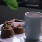 savourez un délicieux mug cake au chocolat, prêt en quelques minutes ! cette recette facile vous permet de préparer un gâteau moelleux et gourmand directement dans votre tasse. parfait pour une envie de douceur rapide et réconfortante.