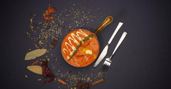 découvrez notre délicieuse recette de poulet au safran, un plat savoureux alliant tendre viande et épices exquises pour une expérience culinaire inoubliable.