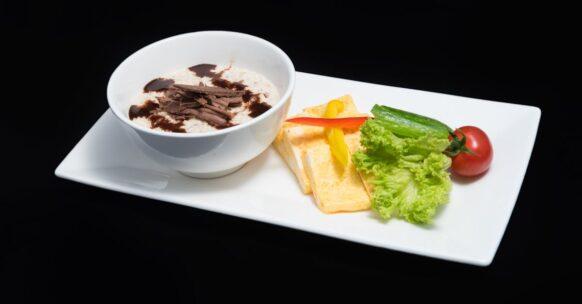 découvrez notre délicieuse mousse au chocolat vegan, une recette onctueuse et sans produits d'origine animale, parfaite pour satisfaire vos envies de sucré tout en respectant votre mode de vie. savourez ce dessert léger et aérien, idéal pour toutes les occasions !