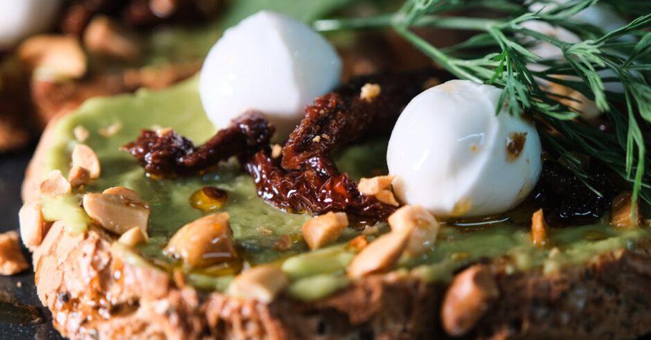 découvrez la délicieuse recette des cannelés salés, un mariage parfait entre croquant et moelleux. idéaux en apéritif ou en entrée, ces bouchées savoureuses sont remplies de fromage, d'herbes et d'épices. laissez-vous tenter par ces petites merveilles de la gastronomie française!