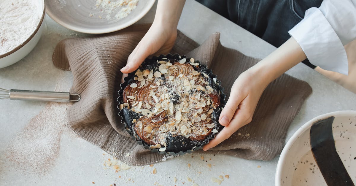 découvrez la délicieuse tarte aux abricots et aux amandes, une recette savoureuse qui allie la douceur des abricots juteux à la richesse des amandes croquantes. parfaite pour le goûter ou en dessert, cette tarte est un véritable régal qui ravira vos papilles !
