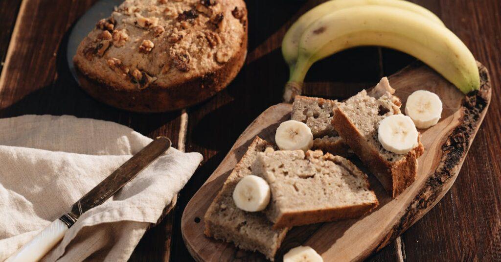 découvrez notre délicieuse recette de banana bread, un pain moelleux à la banane parfait pour le petit-déjeuner ou le goûter. facile à réaliser, cette gourmandise allie saveurs sucrées et texture fondante. idéal pour utiliser vos bananes mûres !