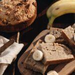 découvrez notre délicieuse recette de banana bread, un pain moelleux à la banane parfait pour le petit-déjeuner ou le goûter. facile à réaliser, cette gourmandise allie saveurs sucrées et texture fondante. idéal pour utiliser vos bananes mûres !