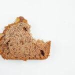 découvrez notre délicieuse recette de banana bread fait maison, moelleux et savoureux, parfait pour le petit-déjeuner ou une collation. facile à réaliser et idéal pour utiliser vos bananes bien mûres, ce pain à la banane saura ravir tous les gourmands !
