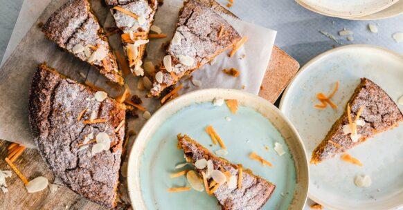 découvrez notre délicieuse recette de gâteau à l'envers à l'orange sanguine ! un dessert moelleux et fruité, où la douceur des oranges sanguines se marie à une texture légère, parfait pour épater vos invités lors de vos repas. simple à réaliser, ce gâteau ravira les palais en quête de saveurs originales et colorées.
