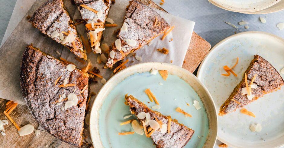 découvrez notre délicieuse recette de gâteau à l'envers à l'orange sanguine ! un dessert moelleux et fruité, où la douceur des oranges sanguines se marie à une texture légère, parfait pour épater vos invités lors de vos repas. simple à réaliser, ce gâteau ravira les palais en quête de saveurs originales et colorées.