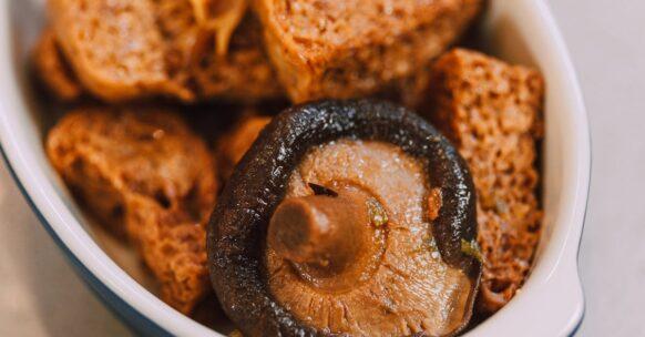 découvrez les délices des plats braisés, où les ingrédients sont lentement cuisinés pour révéler des saveurs riches et intenses. explorez des recettes variées et techniques pour maîtriser cet art culinaire.