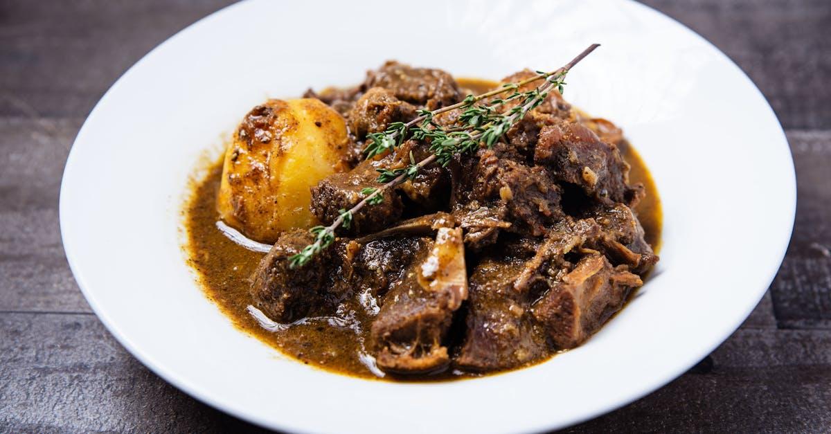 découvrez notre recette de veau braisé, un plat savoureux qui fond dans la bouche. préparé avec des ingrédients frais, il allie tendreté et richesse des saveurs. parfait pour un repas convivial ou une occasion spéciale.