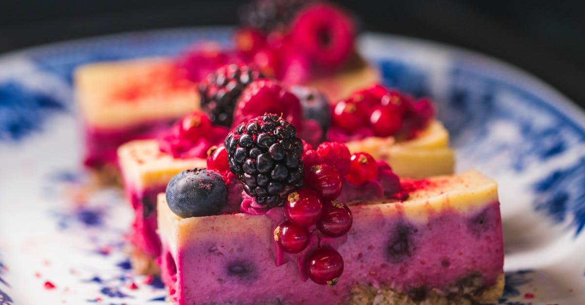 découvrez une délicieuse fusion de saveurs avec notre brownie cheesecake, un dessert irrésistible alliant la richesse du brownie au crémeux du cheesecake. parfait pour les amateurs de chocolat et de fromage, ce gâteau vous séduira à chaque bouchée. idéal pour toutes les occasions, il saura ravir vos convives !