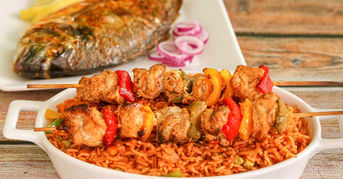 découvrez la délicieuse recette du riz frit cantonais, un plat savoureux et coloré, combinant du riz sauté, des légumes croquants et des protéines au choix, idéal pour un repas convivial ou un accompagnement gourmand.