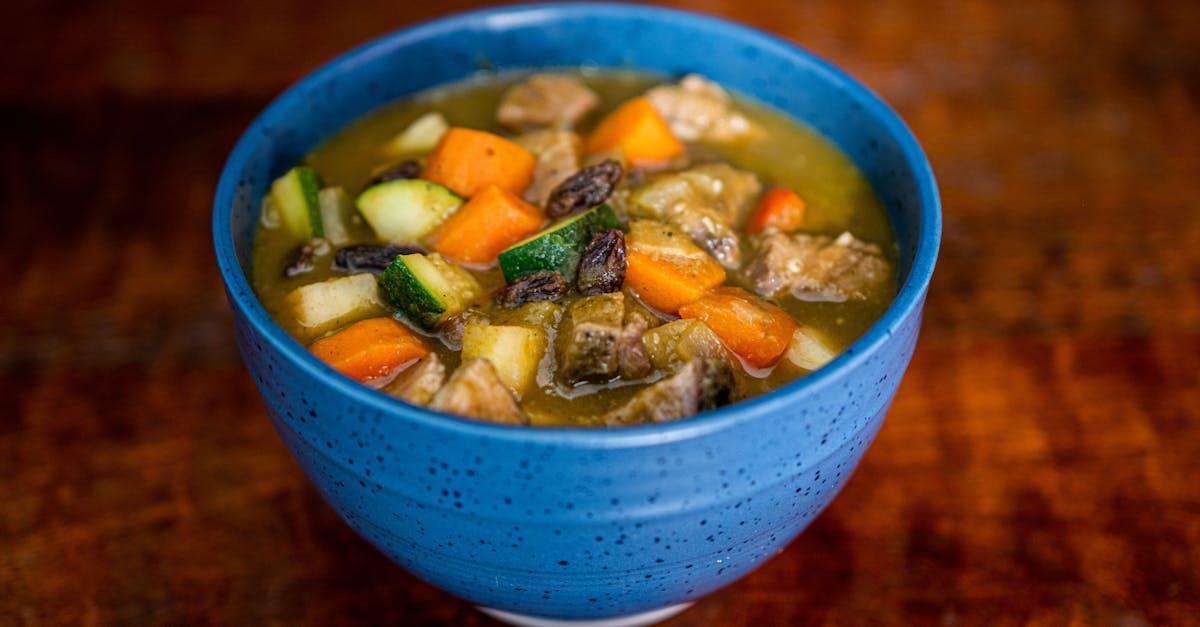 découvrez une délicieuse recette de soupe de carottes, riche en saveurs et en bienfaits pour la santé. parfaite pour réchauffer vos soirées d'hiver, cette soupe onctueuse et aromatique ravira vos papilles et émerveillera vos invités. facile à préparer, elle est aussi un choix vegan et adapté aux régimes sans gluten.