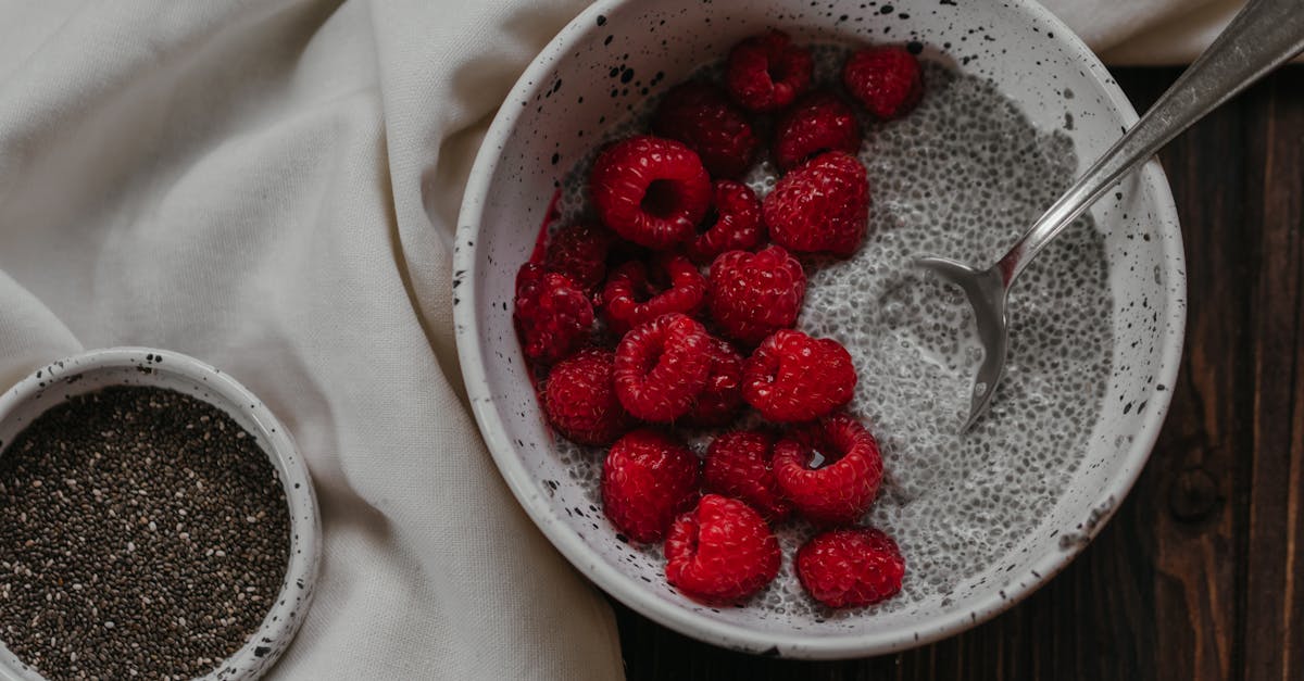 découvrez le délice du chia pudding, un dessert healthy et nutritif à base de graines de chia, parfait pour un petit-déjeuner énergique ou une collation gourmande. facile à préparer, il peut être personnalisé avec vos fruits et toppings préférés.