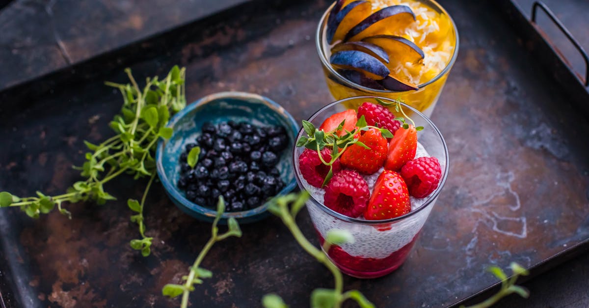 découvrez notre recette délicieuse de chia pudding, un dessert sain et nutritif, parfait pour le petit-déjeuner ou un en-cas. facile à préparer, il combine graines de chia, lait d'amande et fruits frais pour une explosion de saveurs.