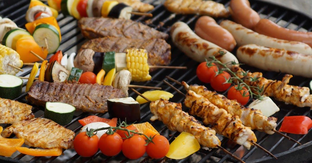 découvrez nos délicieuses brochettes de poulet, marinées avec soin et grillées à la perfection. parfaites pour un barbecue ou un repas rapide, elles séduiront vos papilles avec des saveurs inégalées. idéales pour toutes les occasions, ces brochettes sont un incontournable de la cuisine conviviale.