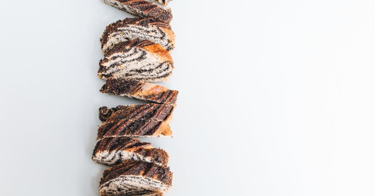 découvrez notre délicieuse brioche au chocolat : une pâte moelleuse agréablement parfumée, enrobée de généreux morceaux de chocolat fondant. parfaite pour le petit-déjeuner ou le goûter, elle ravira les gourmands et les amateurs de douceurs.