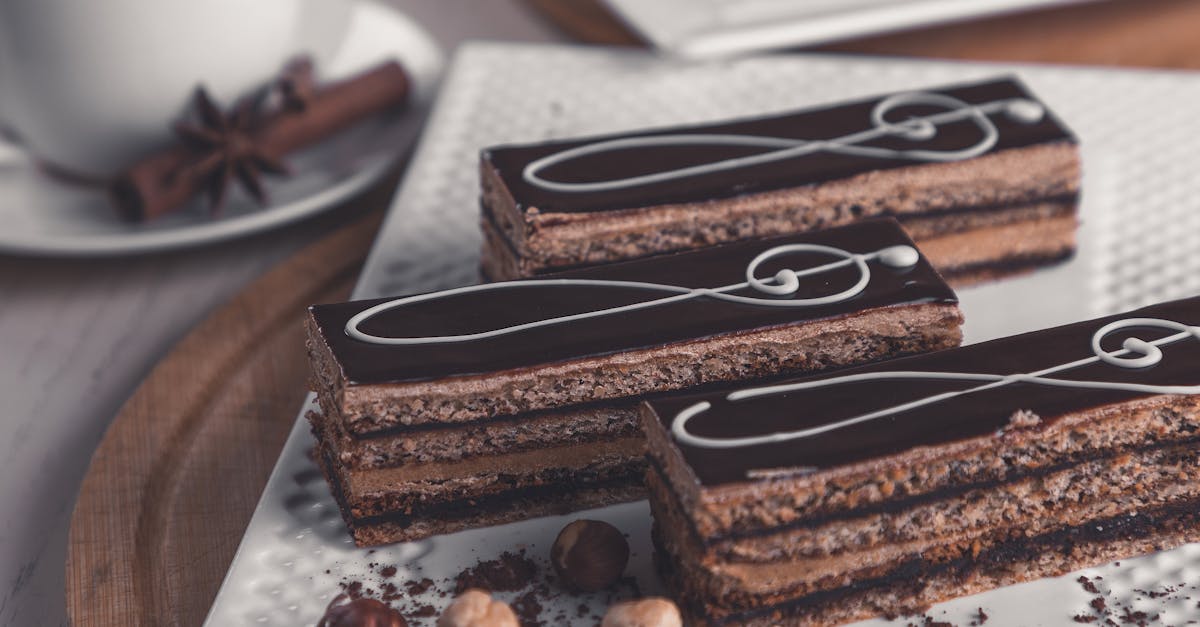 découvrez notre irrésistible recette de gâteau au chocolat, riche et moelleux, parfait pour les amoureux de cette délicieuse douceur. idéal pour toutes les occasions, ce dessert satisfera vos envies sucrées avec sa texture fondante et son goût intense de chocolat.