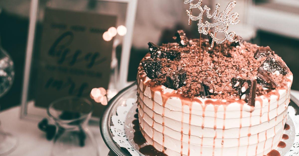 découvrez notre délicieux gâteau au chocolat et aux marrons, une combinaison parfaite de saveurs riches et réconfortantes. parfait pour les amoureux de chocolat et ceux qui cherchent une douceur unique à savourer lors de vos desserts ou occasions spéciales.